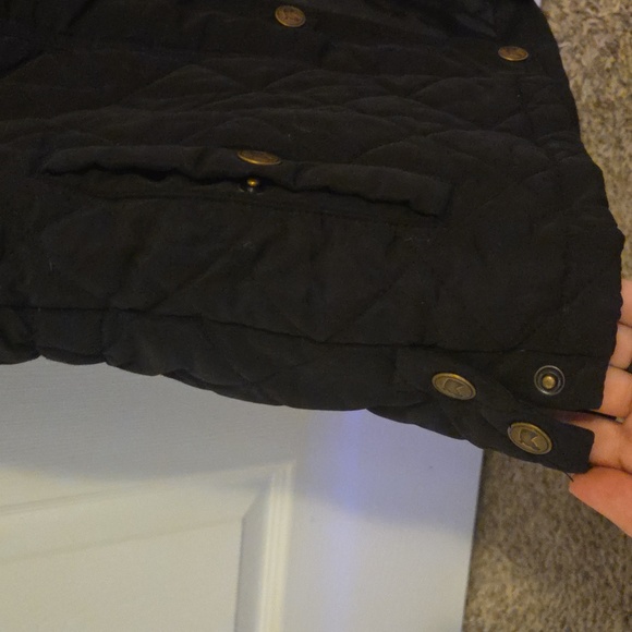 Elegant Black Quilted Vest for Women - Picture 3 of 4